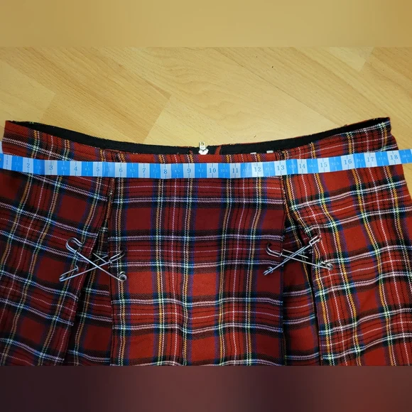 Hot Topic mini skirt red plaid  sz medium - Picture 2 of 5